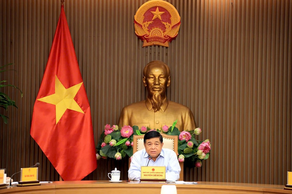 Chủ trì cuộc họp xây dựng Đề án, Dự thảo Nghị quyết về phát triển kinh tế Nhà nước, Phó Thủ tướng Chính phủ Nguyễn Chí Dũng nhấn mạnh đến việc nghiên cứu, đề xuất các giải pháp mang tính đột phá để tháo gỡ vướng mắc cho doanh nghiệp Nhà nước, nâng cao hiệu quả của kinh tế Nhà nước - Ảnh: VGP/Thu Sa Chủ trì cuộc họp xây dựng Đề án, Dự thảo Nghị quyết về phát triển kinh tế Nhà nước, Phó Thủ tướng Chính phủ Nguyễn Chí Dũng nhấn mạnh đến việc nghiên cứu, đề xuất các giải pháp mang tính đột phá để tháo gỡ vướng mắc cho doanh nghiệp Nhà nước, nâng cao hiệu quả của kinh tế Nhà nước - Ảnh: VGP/Thu Sa