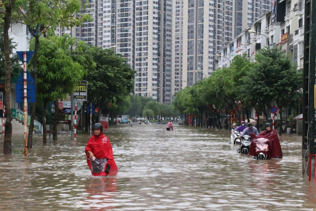 Tuyến đường khu đô thị Geleximco (phường Tây Mỗ) nước ngập sâu 