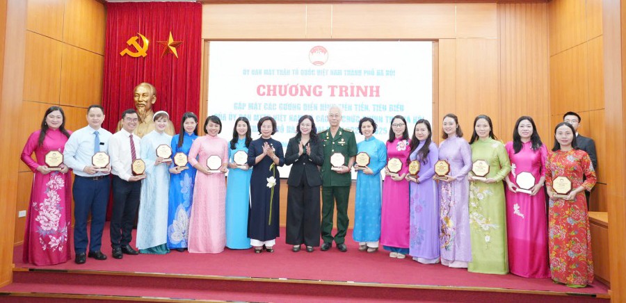 Ủy ban MTTQ Việt Nam TP Hà Nội biểu dương, tôn vinh các gương điển hình tiên tiến, tiêu biểu