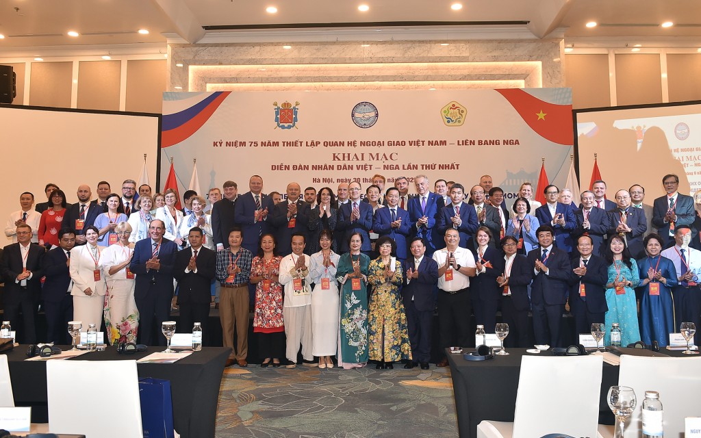 Phó Thủ tướng và các đại biểu tham dự Lễ kỷ niệm - Ảnh: VGP/Minh Khôi Phó Thủ tướng và các đại biểu tham dự Lễ kỷ niệm - Ảnh: VGP/Minh Khôi