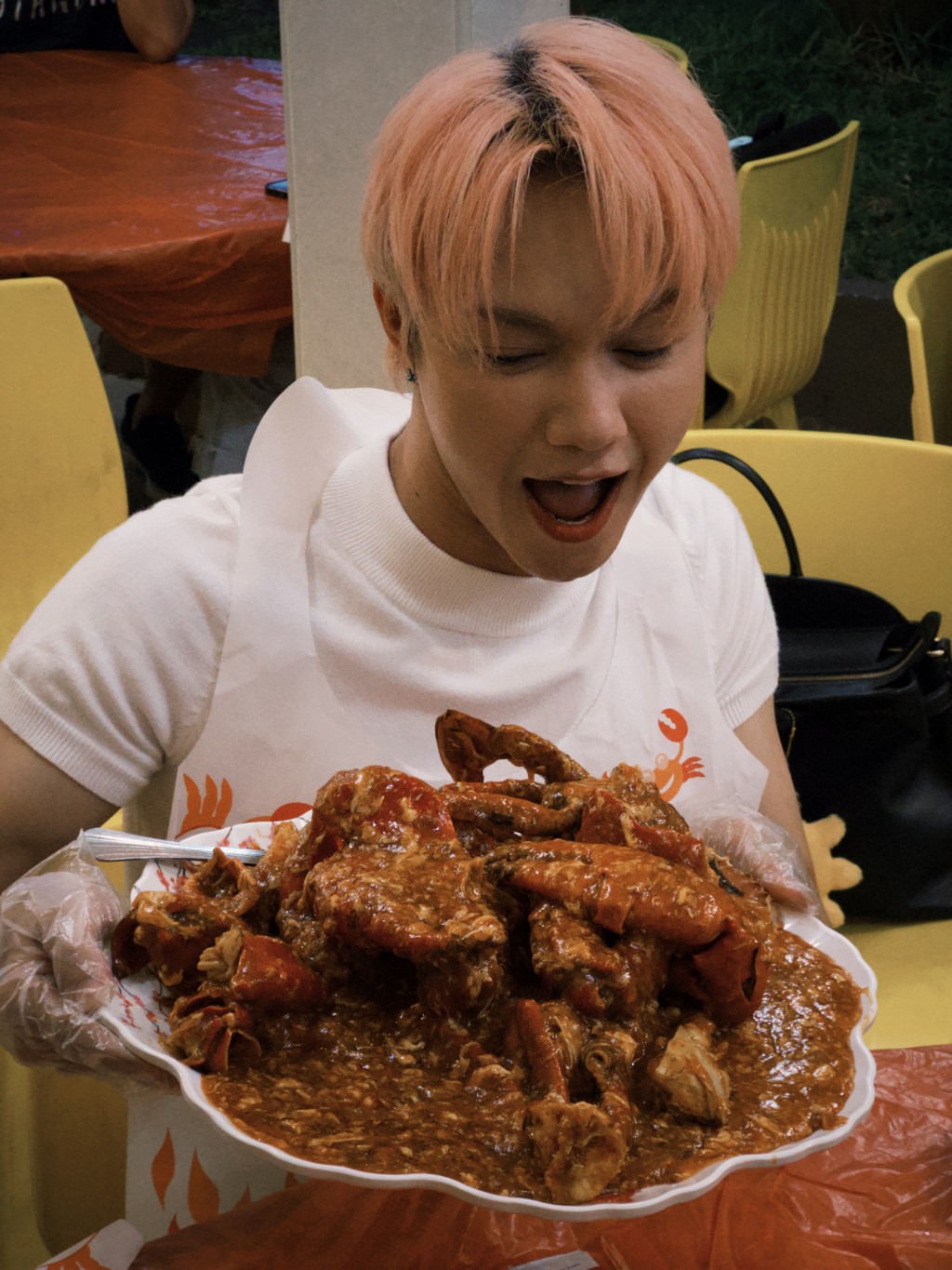 JSOL cùng món cua sốt ớt trứ danh của nhà hàng KEK Seafood 