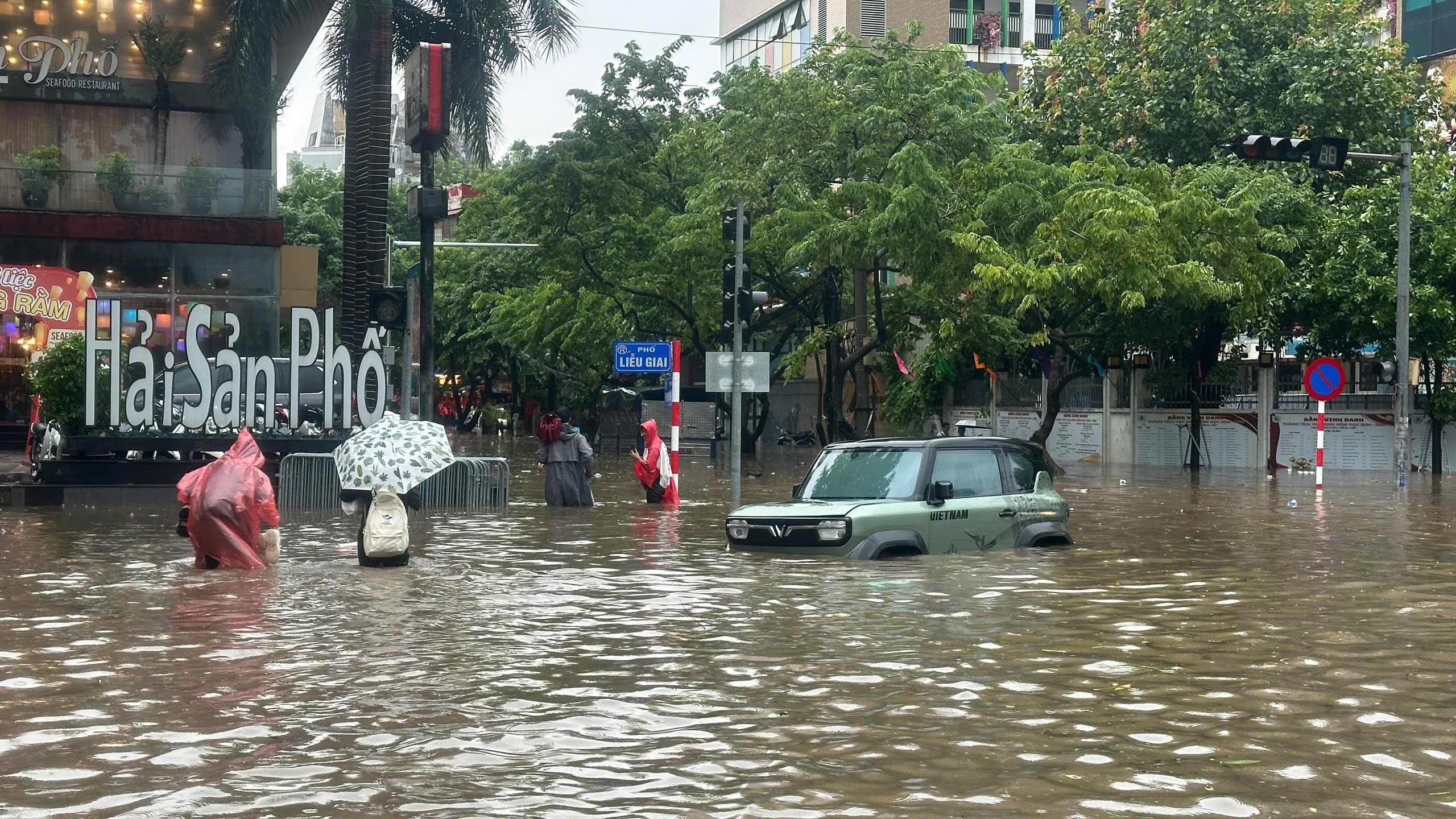 Dự báo mưa lớn gây ngập úng tại một số điểm trên địa bàn trung tâm thành phố Hà Nội
