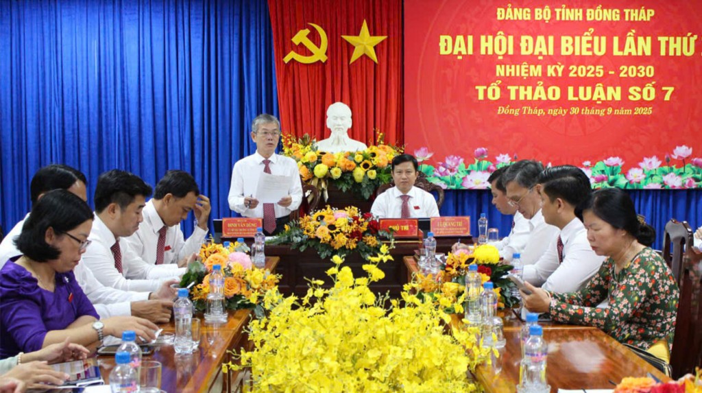 Quang cảnh tại phiên thảo luận tại Tổ thảo luận số 7.