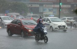 Mưa dông nhiều nơi, chủ động ứng phó thời tiết nguy hiểm