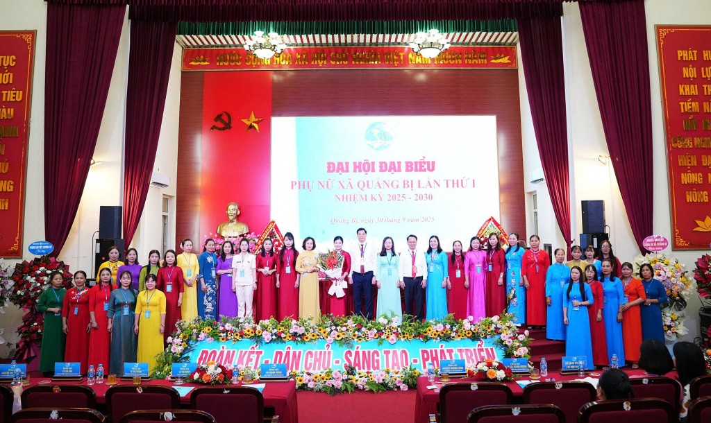 Ban Chấp hành Hội Liên hiệp Phụ nữ xã Quảng Bị khóa I ra mắt tại Đại hội