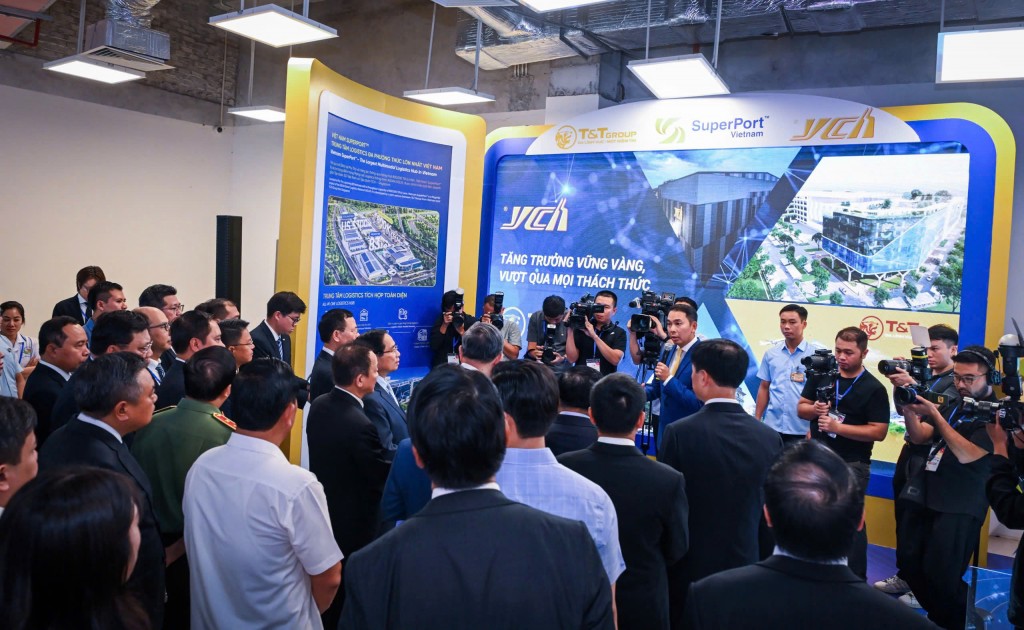 Tiếp tục đẩy mạnh ứng dụng AI, “siêu cảng” Việt Nam SuperPort™ của T&amp;T Group gây ấn tượng mạnh tại VIIE 2025