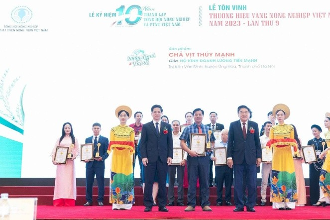Chả Vịt Thúy Mạnh được vinh danh Thương hiệu Vàng Nông nghiệp Việt Nam năm 2023