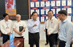 Bí thư Thành ủy TP Hồ Chí Minh Trần Lưu Quang chỉ đạo gỡ khó phường Dĩ An