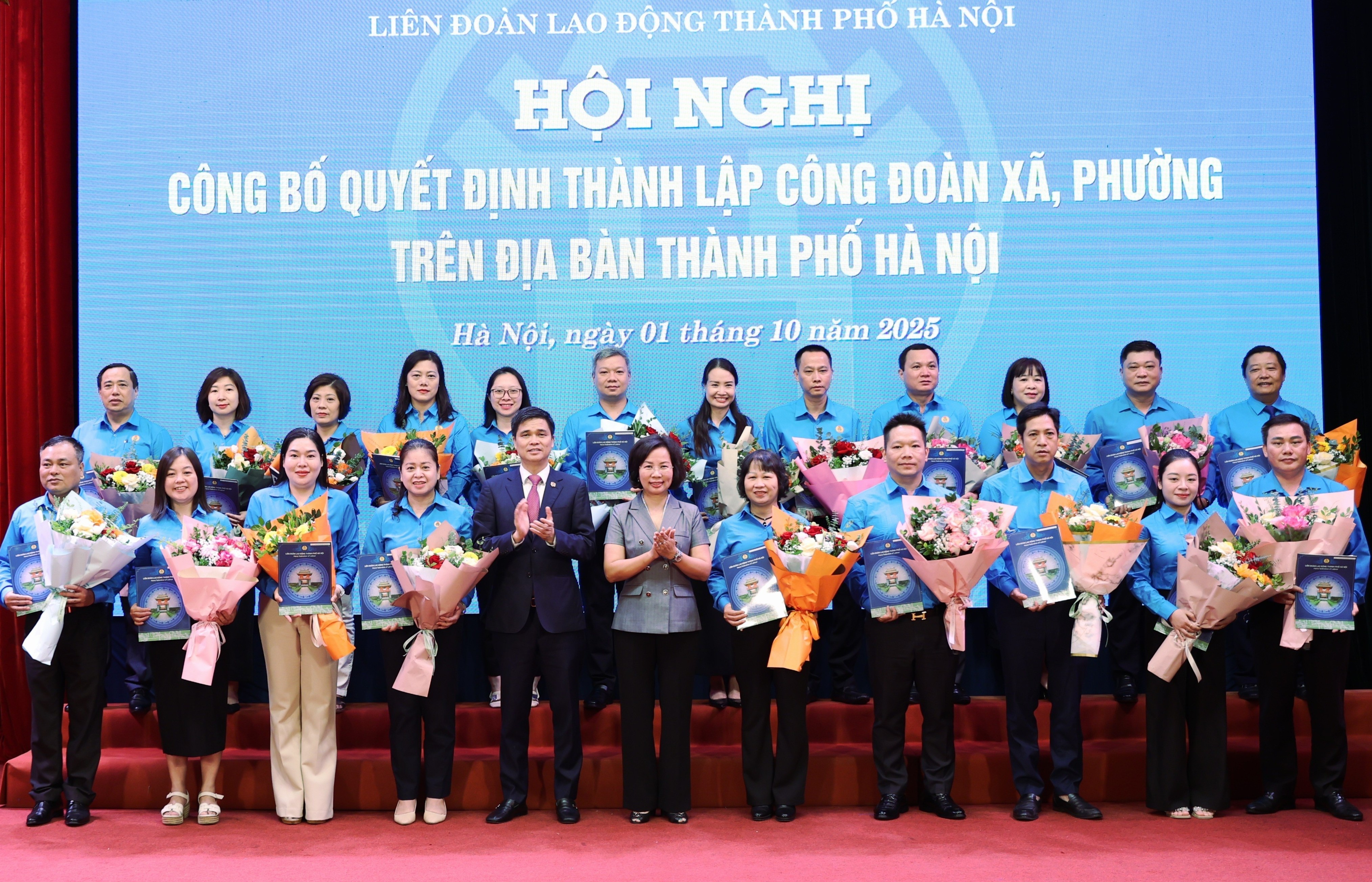 LĐLĐ TP Hà Nội trao Quyết định thành lập 84 Công đoàn xã, phường