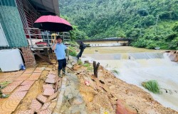 Ứng phó sạt lở nghiêm trọng trên địa bàn xã Suối Hai, Ba Vì