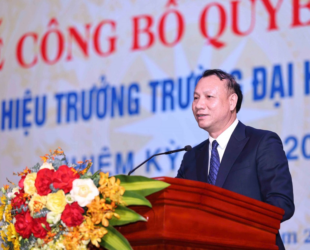 PGS.TS Nguyễn Đức Sơn khẳng định sẽ cùng tập thể lãnh đạo, cán bộ, giảng viên tiếp tục thực hành các giá trị đã được định hình trong lịch sử nhà trường PGS.TS Nguyễn Đức Sơn khẳng định sẽ cùng tập thể lãnh đạo, cán bộ, giảng viên tiếp tục thực hành các giá trị đã được định hình trong lịch sử nhà trường