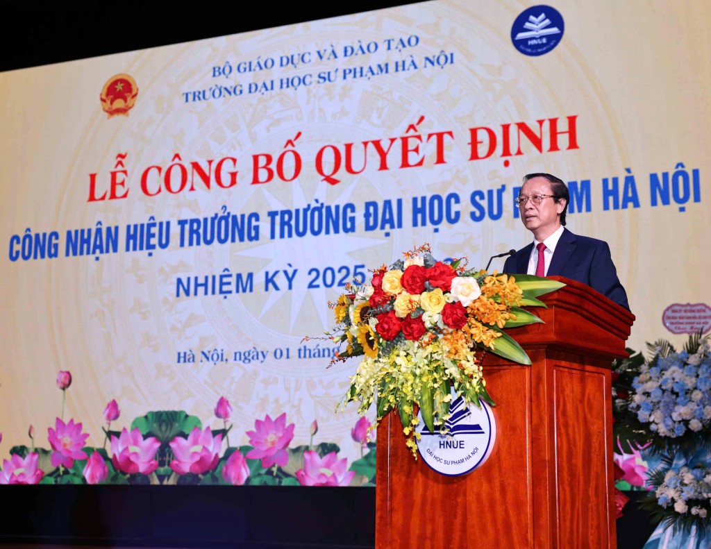 Thứ trưởng Thường trực Bộ GD&ĐT Phạm Ngọc Thưởng phát biểu tại buổi lễ Thứ trưởng Thường trực Bộ GD&ĐT Phạm Ngọc Thưởng phát biểu tại buổi lễ