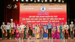 Tặng quà, tri ân 100 gương sáng người cao tuổi tiêu biểu