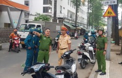 Phường Chợ Lớn kiên quyết xử lý “nạn” buôn bán hàng rong, lấn chiếm vỉa hè