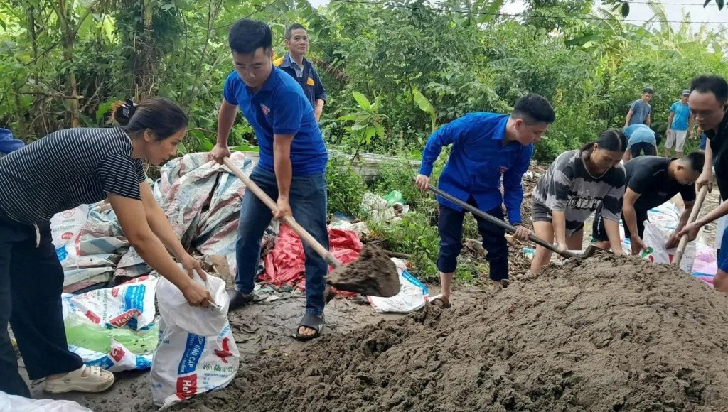 Tuổi trẻ cùng Nhân dân nhanh chóng khắc phục hậu quả do bão