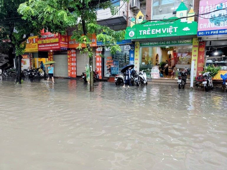 Điểm tựa vững chắc cho Nhân dân Thủ đô vượt qua mưa, bão Điểm tựa vững chắc cho Nhân dân Thủ đô vượt qua mưa, bão