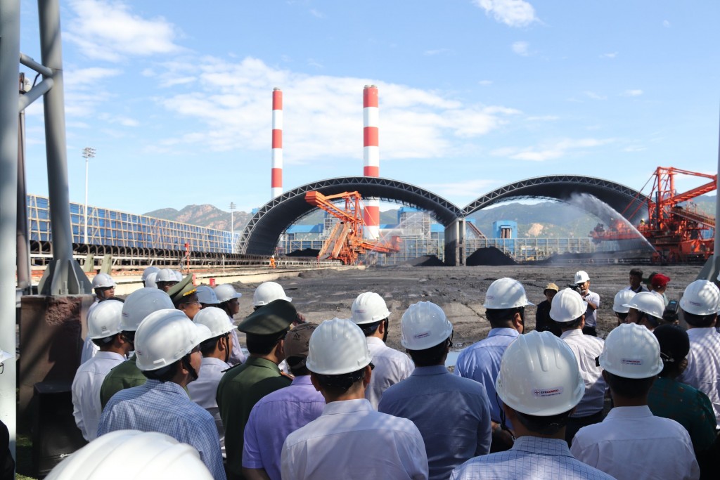 Đoàn Giám sát của Quốc hội khảo sát thực tế tại các nhà máy nhiệt điện, Trung tâm Điện lực Vĩnh Tân (Ảnh: LêNa)