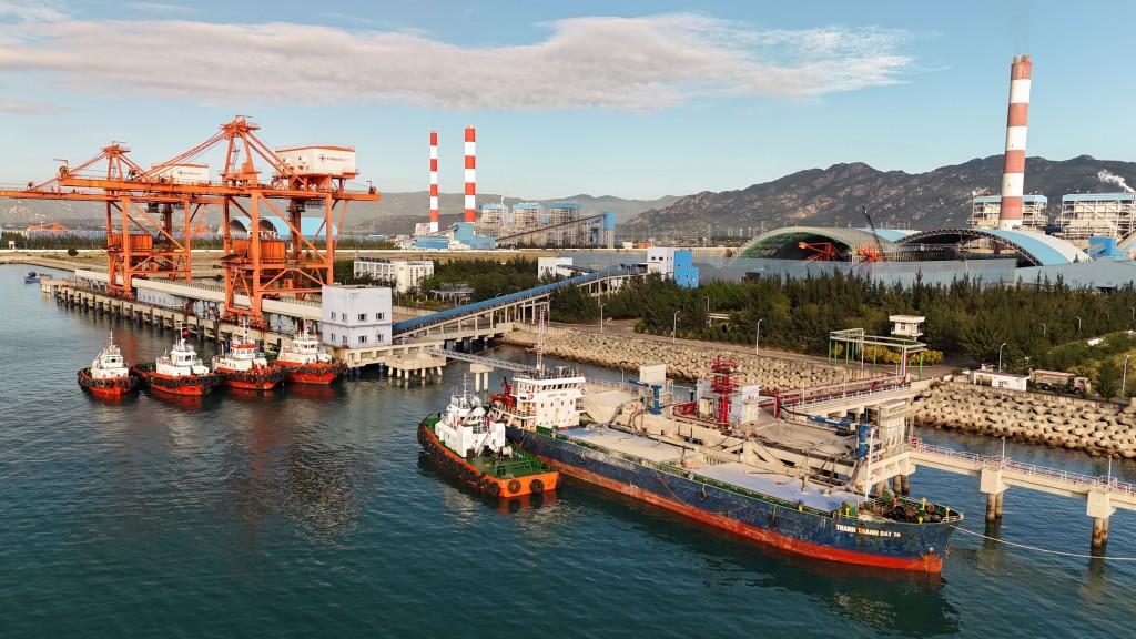 Trung tâm Điện lực Vĩnh Tân (Ảnh: M.Ngọc)