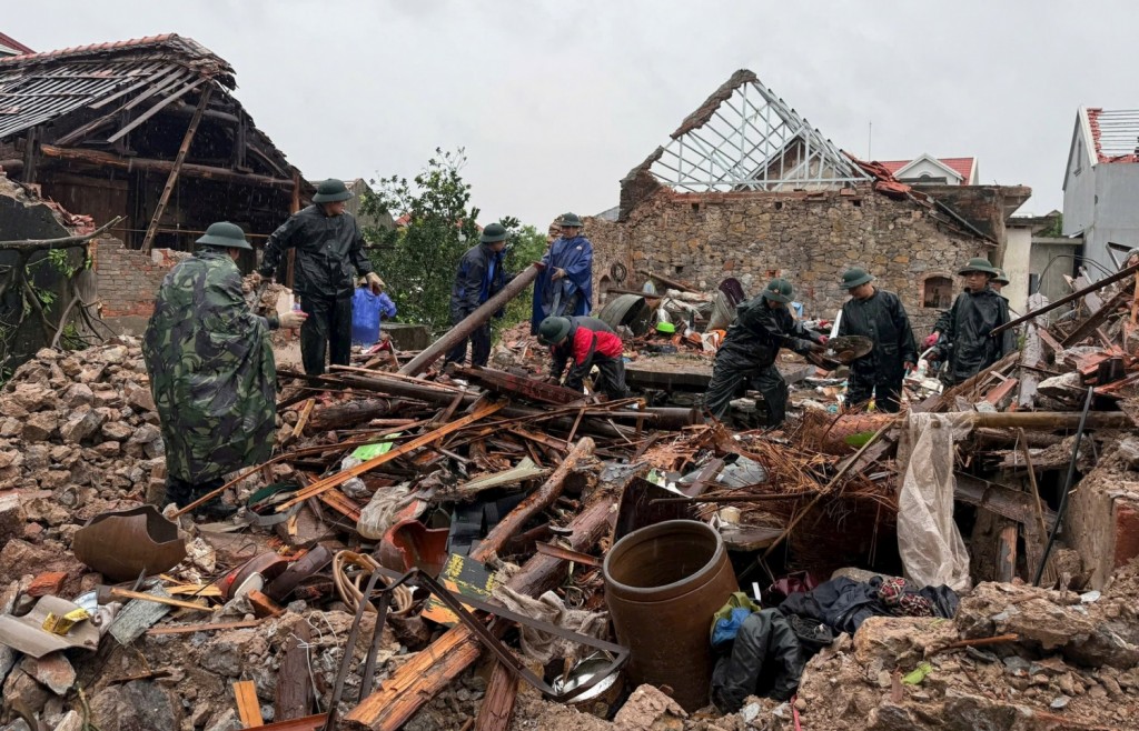 Thủ tướng chỉ đạo tập trung khắc phục nhanh hậu quả bão số 10, ổn định đời sống Nhân dân