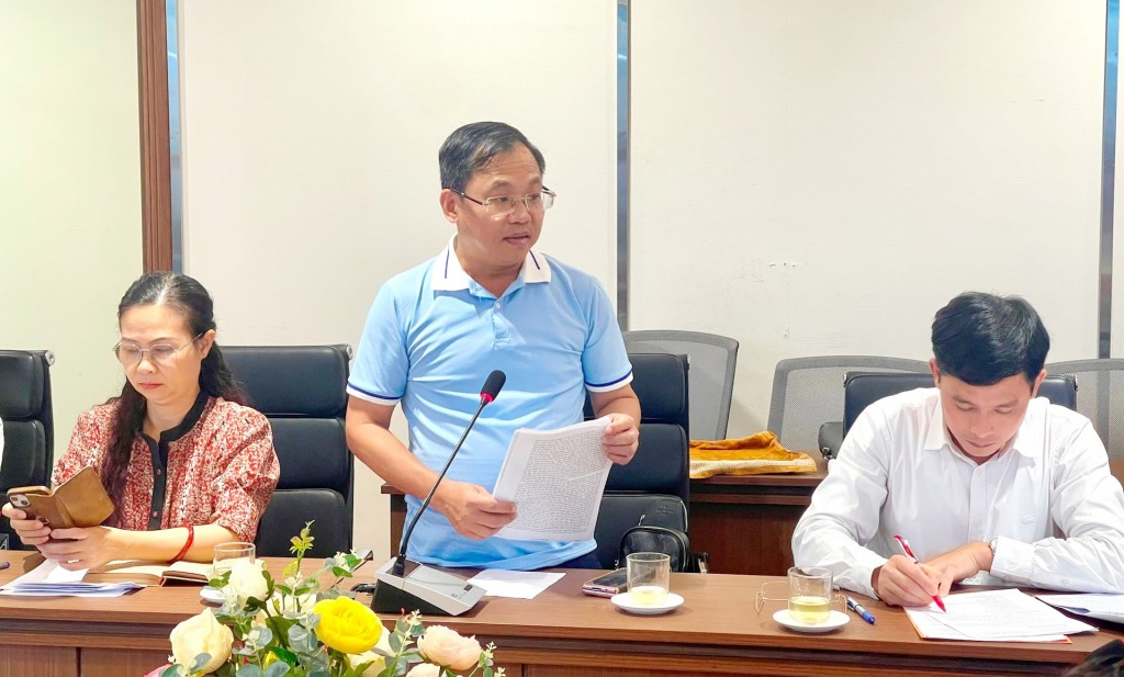 Phó Tổng Biên tập Báo Hànộimới Lương Chí Công phát biểu tại hội nghị. Ảnh: Hương Ly