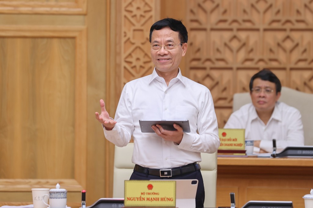 Bộ trưởng Bộ KH&CN Nguyễn Mạnh Hùng báo cáo tại phiên họp - Ảnh: VGP/Nhật Bắc