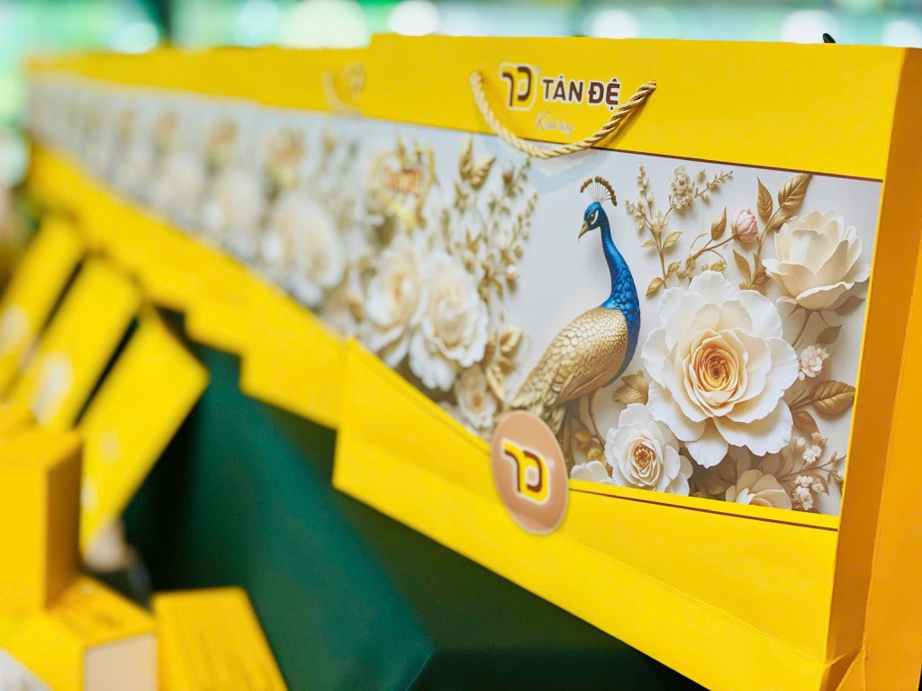 Hộp trăng Tân Đệ - Gói trọn yêu thương trao đến tay người lao động