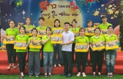 Hộp trăng Tân Đệ - Gói trọn yêu thương trao đến tay người lao động