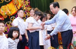 Quan tâm, chăm lo những học sinh đặc biệt dịp Tết Trung thu