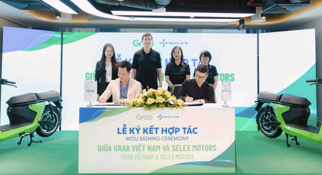 Đại diện Grab Việt Nam và Selex Motors ký biên bản thoả thuận hợp tác (1)