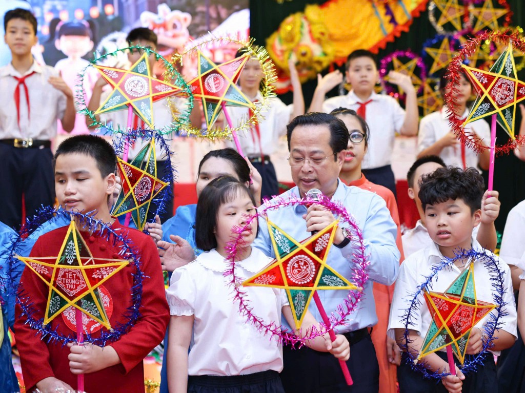 Giám đốc Sở GD&amp;ĐT Hà Nội Trần Thế Cương khẳng định: Đảng, Nhà nước và TP Hà Nội luôn dành sự quan tâm đặc biệt đến các em học sinh trường chuyên biệt. (Ảnh: Thanh Tùng)