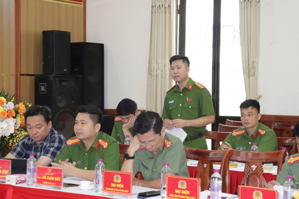 Xây dựng lực lượng Công an xã chính quy, tinh nhuệ, đáp ứng các yêu cầu nhiệm vụ Xây dựng lực lượng Công an xã chính quy, tinh nhuệ, đáp ứng các yêu cầu nhiệm vụ