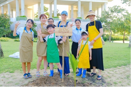 Du khách sẽ được gắn biển hiệu mang tên mình cho cây vừa trồng và sẽ thường xuyên nhận được hình ảnh cập nhật quá trình phát triển của cây. 