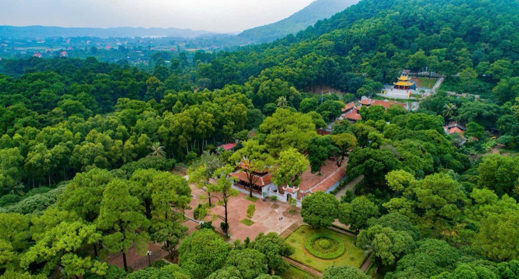 Toàn cảnh khu di tích Côn Sơn