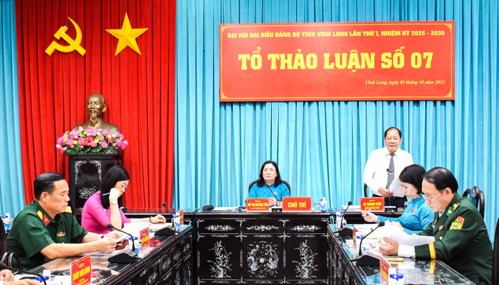 Tại tổ số 7, đồng chí Hồ Thị Hoàng Yến- Phó Bí thư Thường trực Tỉnh ủy làm Tổ trưởng, đồng chí Lê Thanh Vân - Ủy viên Ban Thường vụ Tỉnh ủy, Trưởng Ban Nội chính Tỉnh ủy làm Tổ phó