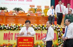 An Giang chung tay hướng về miền Trung sau bão lũ