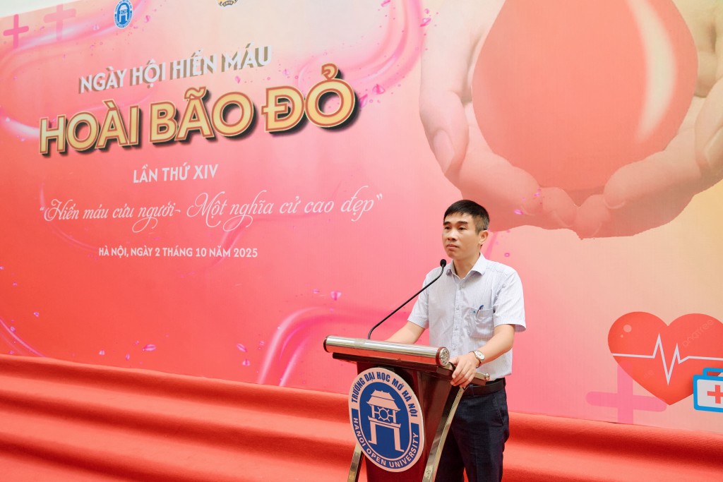ông Nguyễn Xuân Thái, Phó Chánh Văn phòng Trung tâm Máu Quốc gia phát biểu