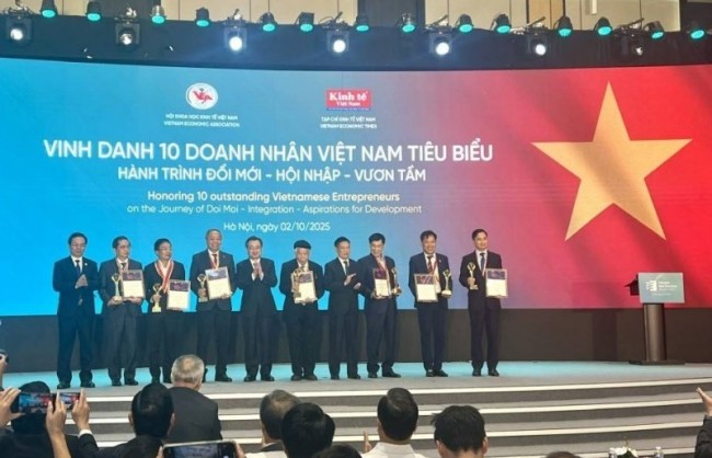 Doanh nhân Johnathan Hạnh Nguyễn: “Thành công phải song hành cùng trách nhiệm với cộng đồng”