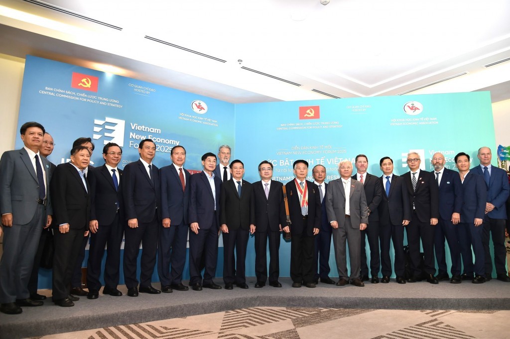 Phó Thủ tướng Chính phủ Hồ Đức Phớc, Trưởng Ban Chính sách, Chiến lược Trung ương Nguyễn Thanh Nghị cùng các đại biểu tham dự diễn đàn