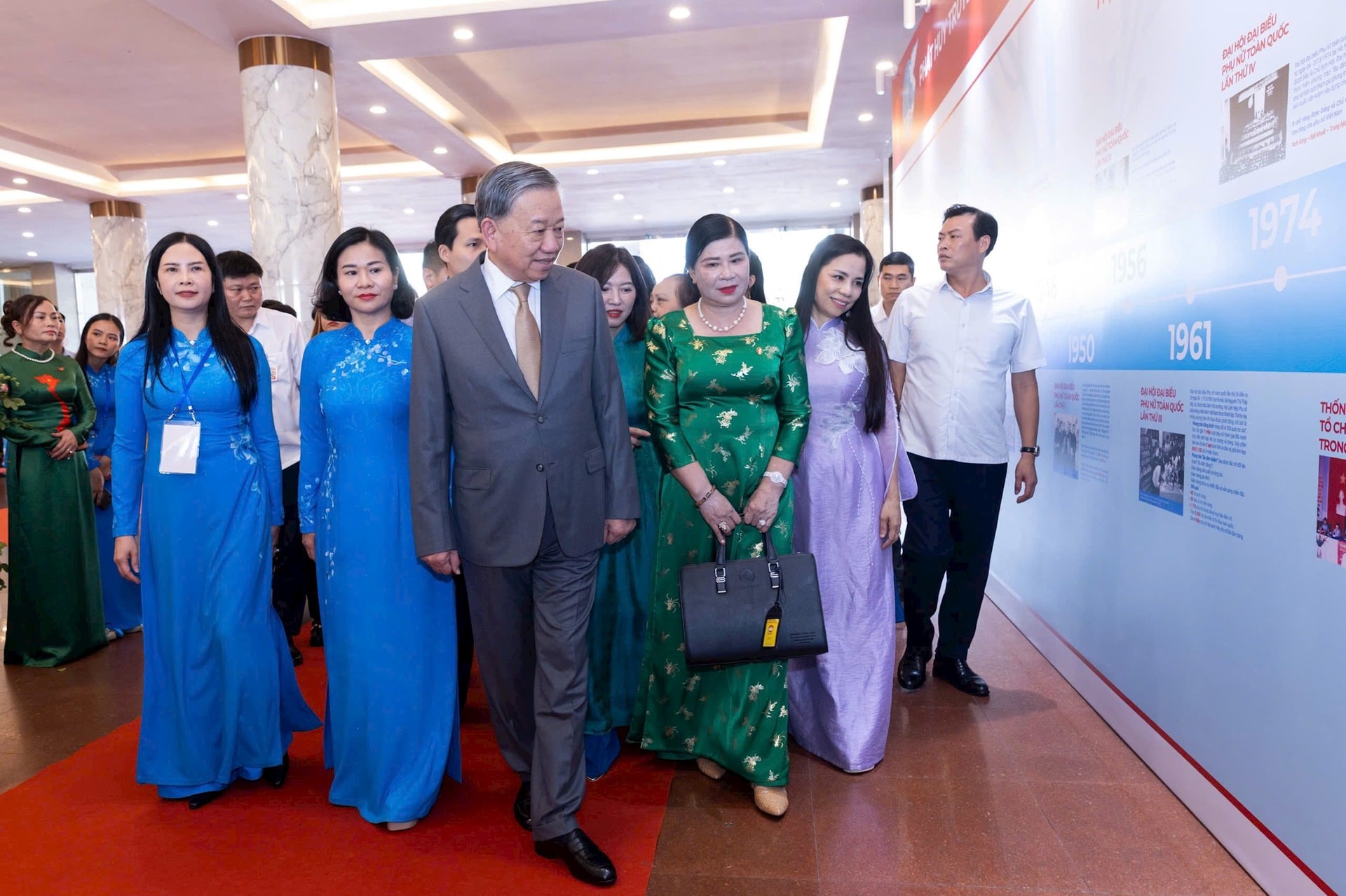 Tổng Bí thư Tô Lâm tham quan triển lãm thành tựu của Hội Liên hiệp phụ nữ Việt Nam