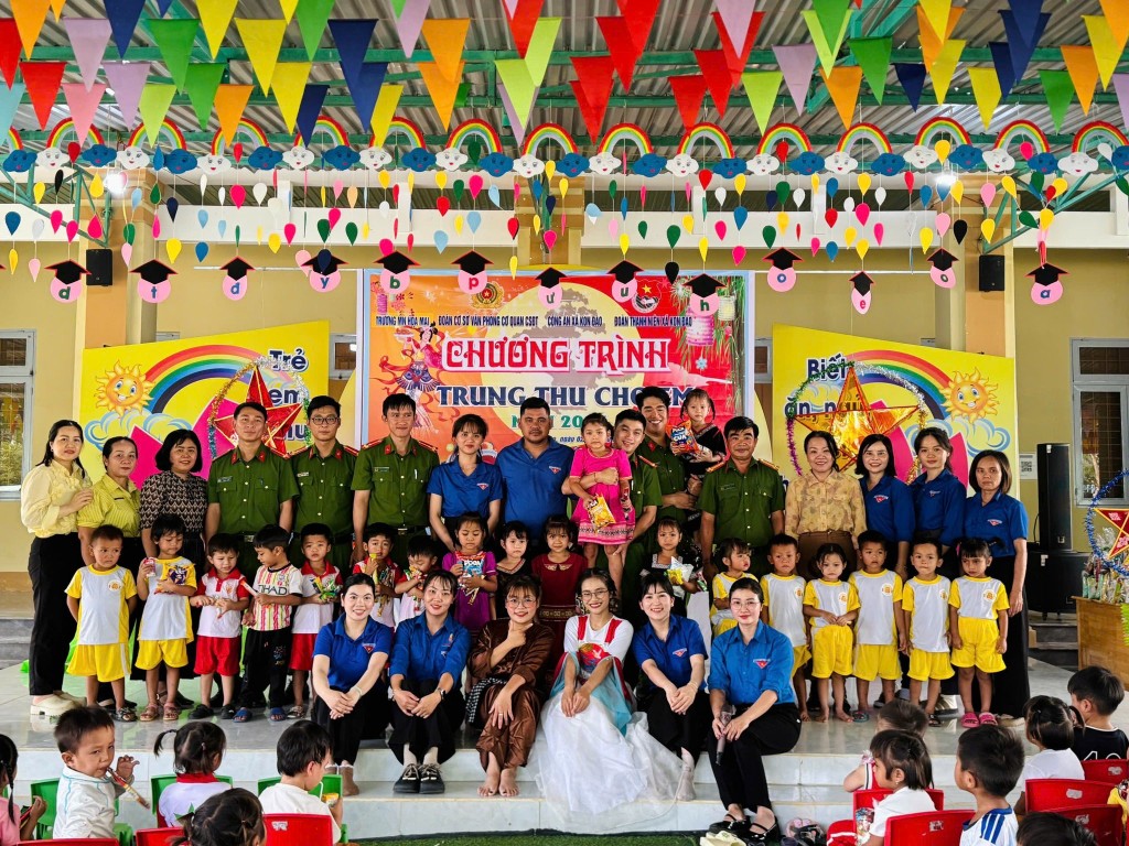 Quảng Ngãi: Mang trung thu ấm áp đến với trẻ em vùng cao