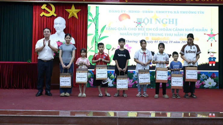 Nghĩa tình mùa trăng rằm: Chia yêu thương với trẻ em khó khăn
