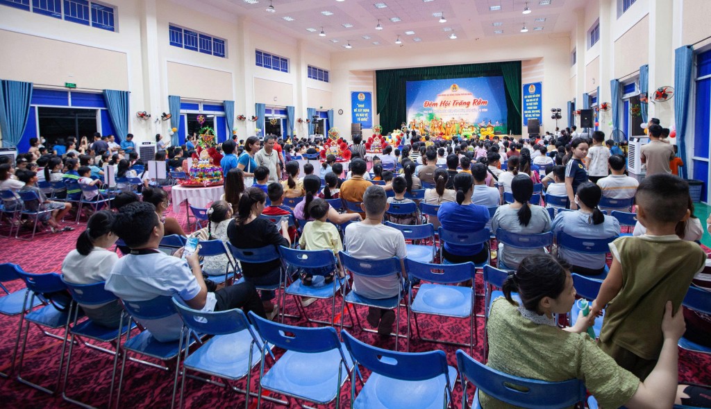 Ban Thường vụ Liên đoàn Lao động TP Đà Nẵng tổ chức “ Đêm hội trăng rằm” (Ảnh Đ.Minh)