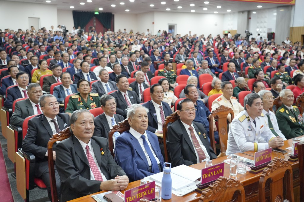 Các đồng chí lãnh đạo, nguyên lãnh đạo Đảng, Nhà nước tham dự Đại hội Các đồng chí lãnh đạo, nguyên lãnh đạo Đảng, Nhà nước tham dự Đại hội