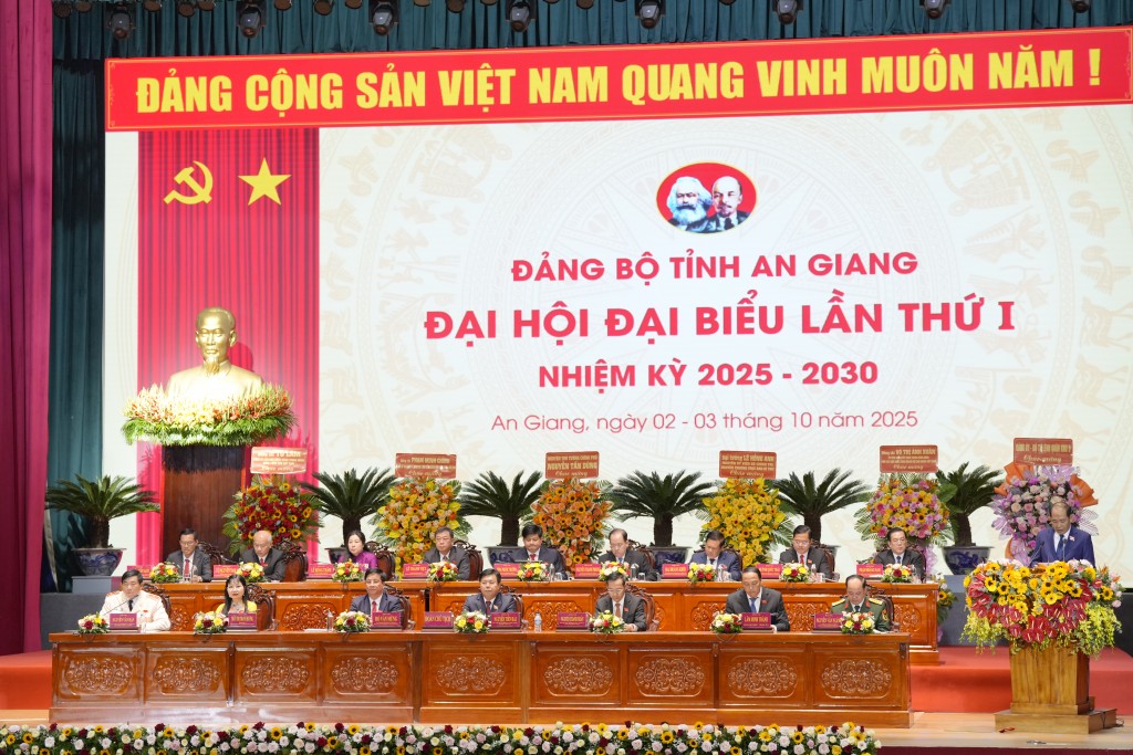 Đoàn chủ tịch điều hành phiên khai mạc Đoàn chủ tịch điều hành phiên khai mạc