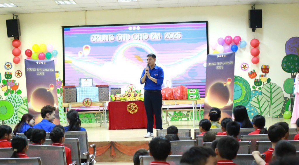 Tình nguyện viên chia sẻ cảm nhận tại chương trình