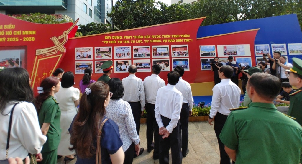 Khai mạc triển lãm ảnh chào mừng Đại hội đại biểu Đảng bộ TP Hồ Chí Minh lần thứ I