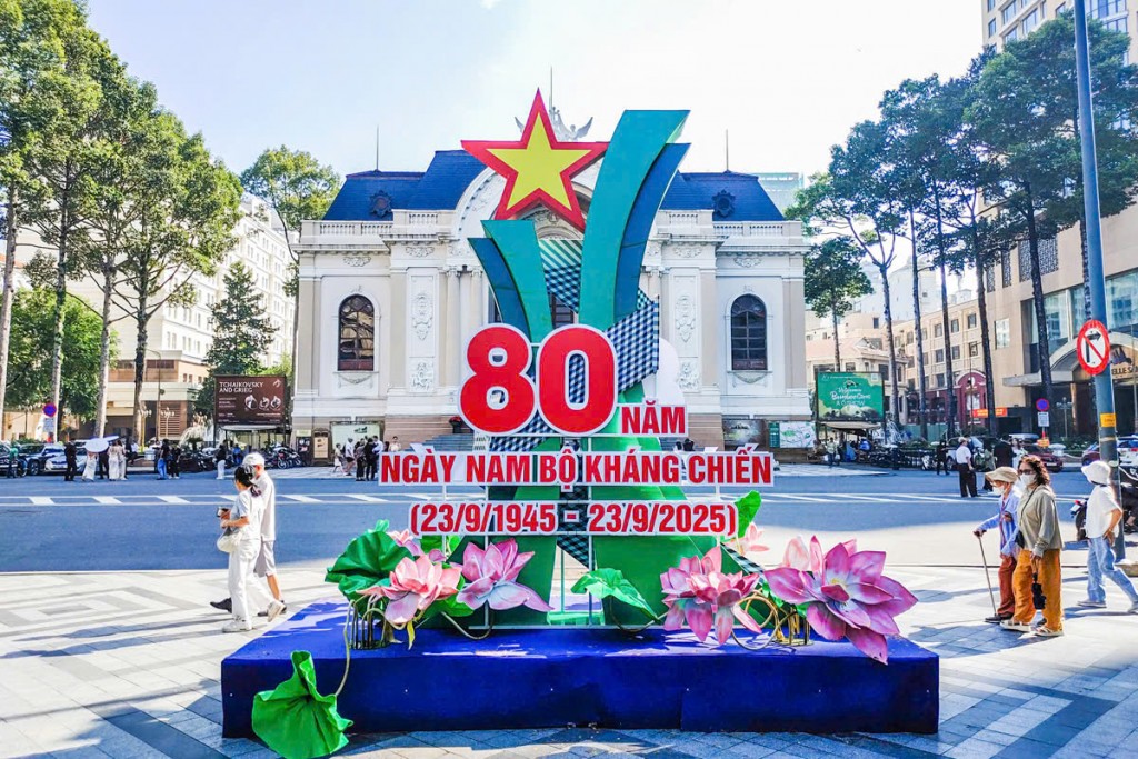 Khai mạc triển lãm ảnh chào mừng Đại hội đại biểu Đảng bộ TP Hồ Chí Minh lần thứ I