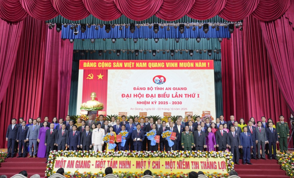 Ban Chấp hành Đảng bộ tỉnh An Giang nhiệm kỳ 2025-2030 ra mắt Đại hội
