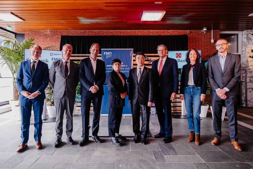 Ngân hàng phát triển doanh nghiệp Hà Lan (FMO) thực hiện giải ngân 40 triệu USD cho SeABank. Ngân hàng phát triển doanh nghiệp Hà Lan (FMO) thực hiện giải ngân 40 triệu USD cho SeABank.