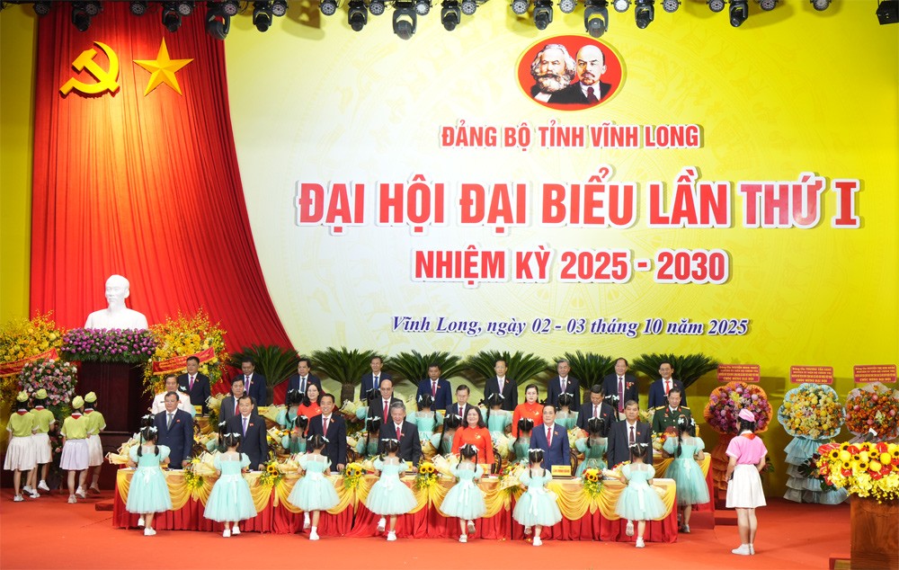 Đoàn Thiếu nhi chúc mừng Đại hội